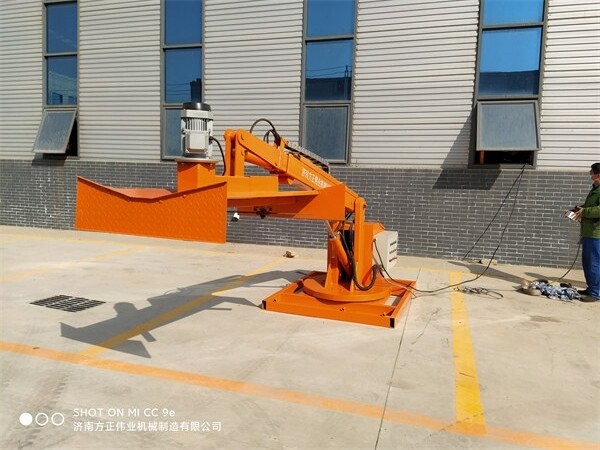 高(gao)速公路(lu)綠籬修(xiū)剪機23