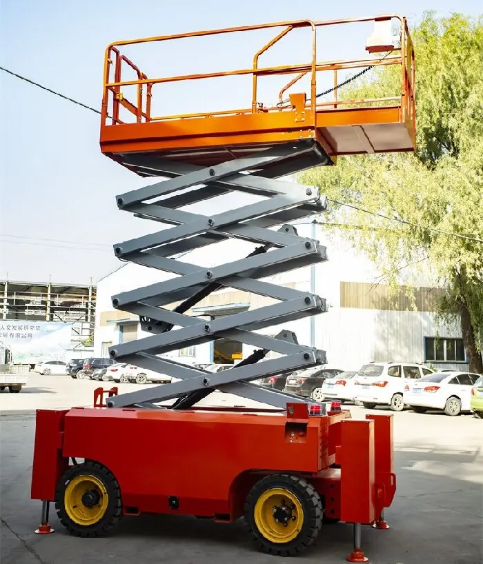 自(zì)行走越(yuè)野式升(sheng)降機