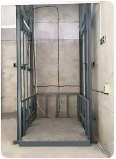 導軌式(shì)升降機